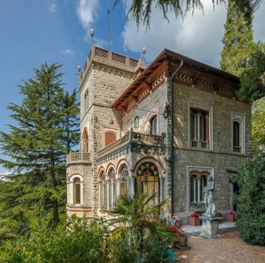 Il Parco E Gli Affreschi Apartment Varese Luaran gambar