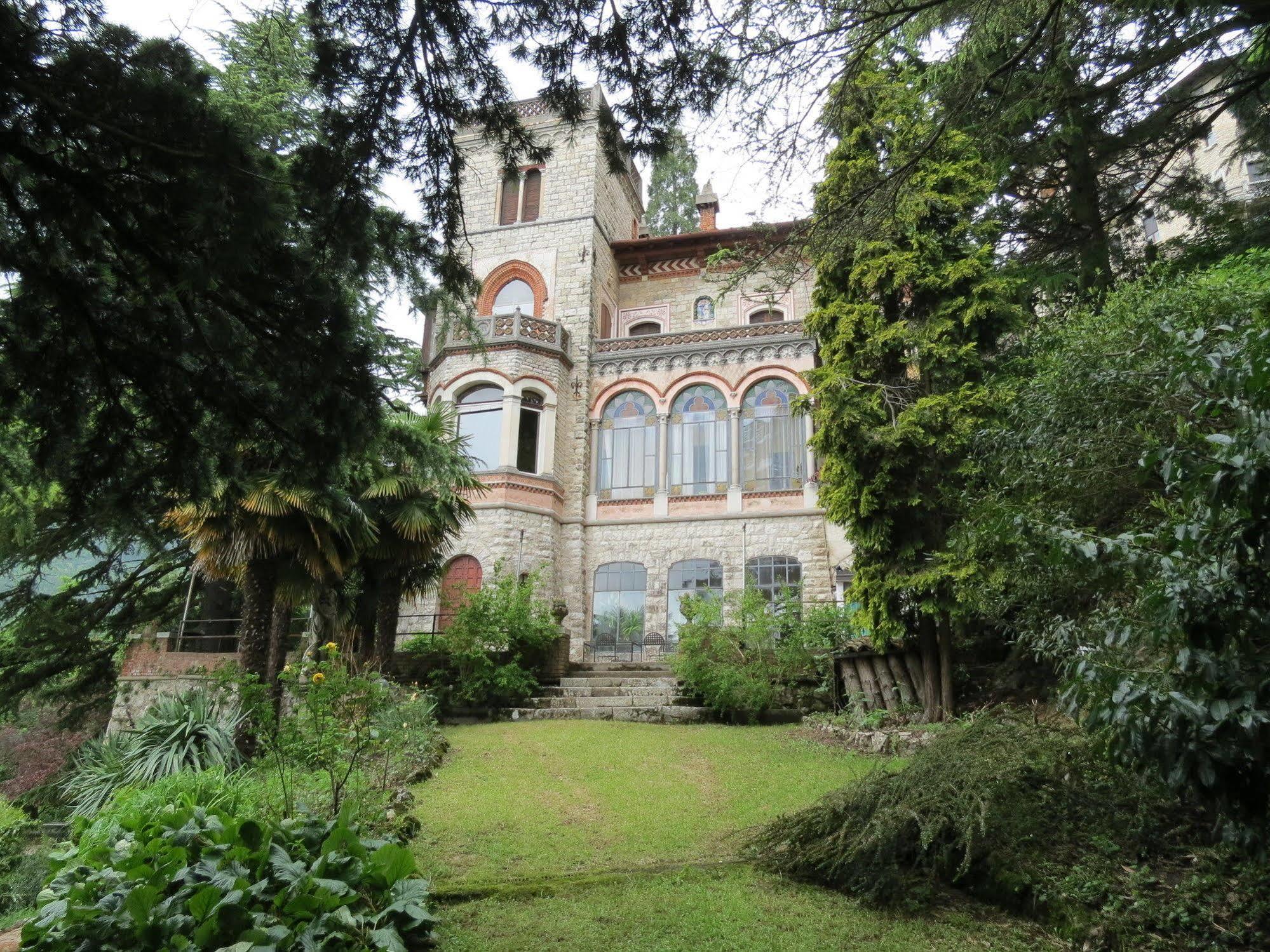 Il Parco E Gli Affreschi Apartment Varese Luaran gambar